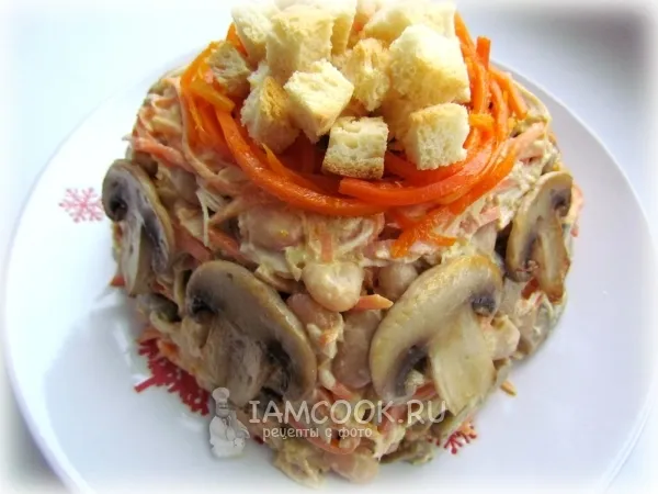 Фото готового блюда: Салат «Обжорка» с курицей и сухариками