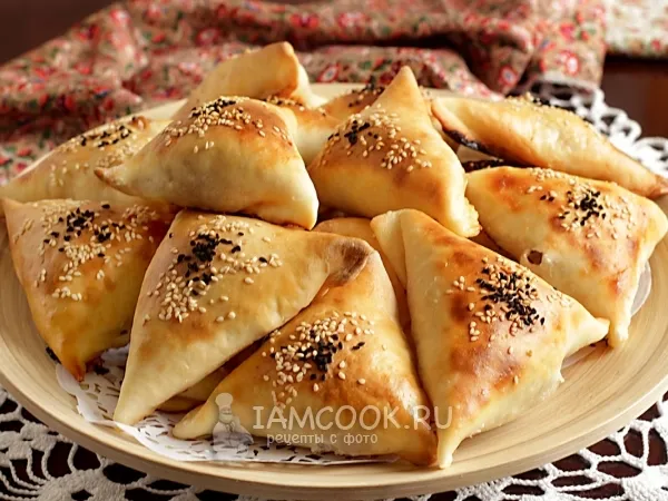 Фото готового блюда: Самса с говядиной и луком