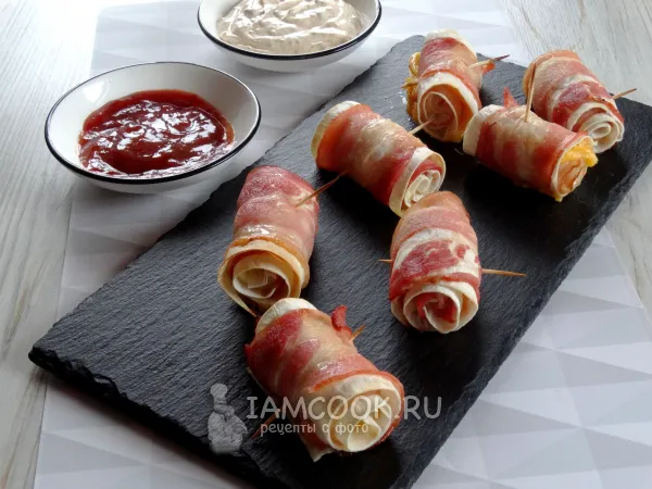 Фото готового блюда: Лаваш с сыром и беконом в духовке