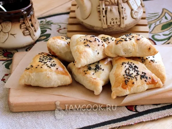 Фото готового блюда: Самса из слоёного теста с фаршем