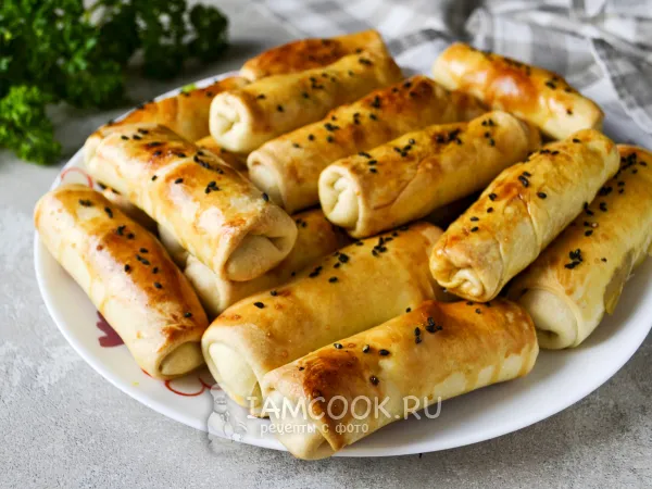 Фото готового блюда: Молдавские пирожки с капустой (Вэрзэре)