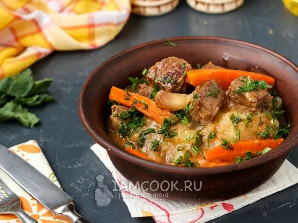 Фото готового блюда: Тушёная телятина с морковью и луком
