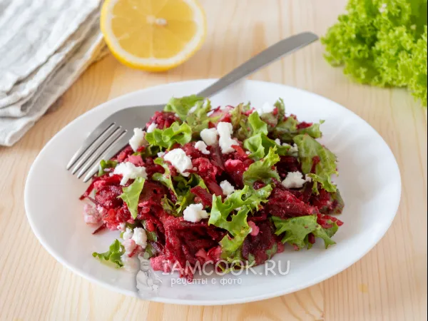 Фото готового блюда: Салат из сырой свеклы с сыром