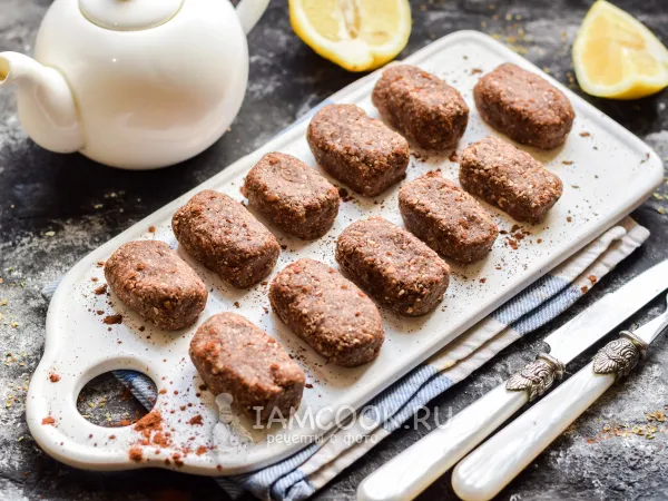 Фото готового блюда: Конфеты из вафель с бананом и грецкими орехами