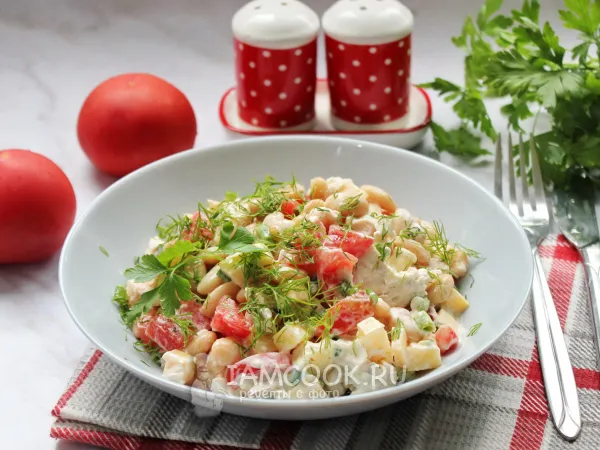 Фото блюда: Салат с курицей, фасолью и помидорами