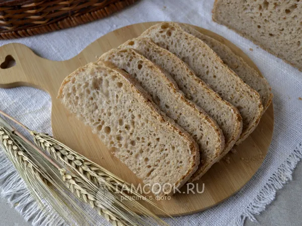 Фото готового блюда: Пшеничный хлеб с цельнозерновой мукой на ржаной закваске в хлебопечке