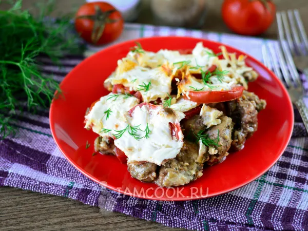 Фото готового блюда: Куриная печень с помидорами и сыром в духовке