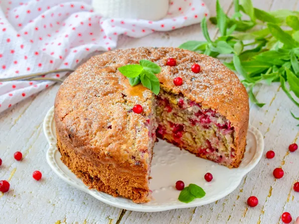 Фото блюда: Пирог с брусникой на кефире (заливной)