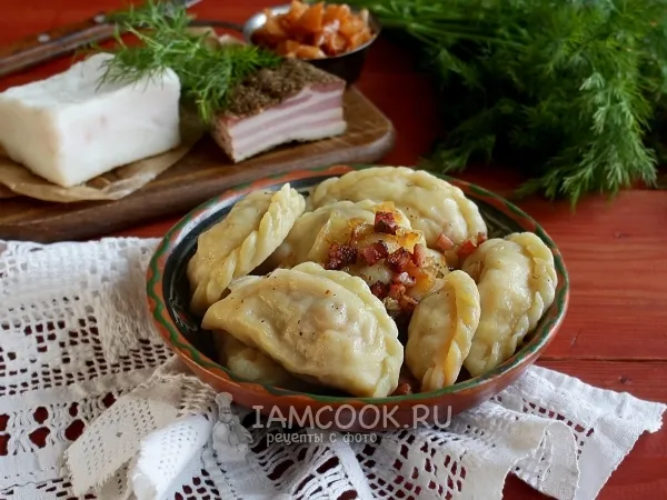 Фото блюда: Вареники с квашеной капустой и салом