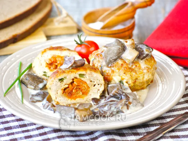 Фото блюда: Мясные зразы с грибной подливкой