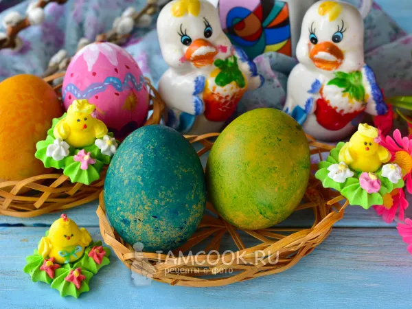 Фото готового блюда: Как покрасить яйца рисом и красителями?