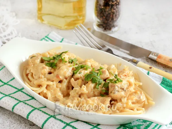 Фото готового блюда: Тушеное куриное филе с сыром фета