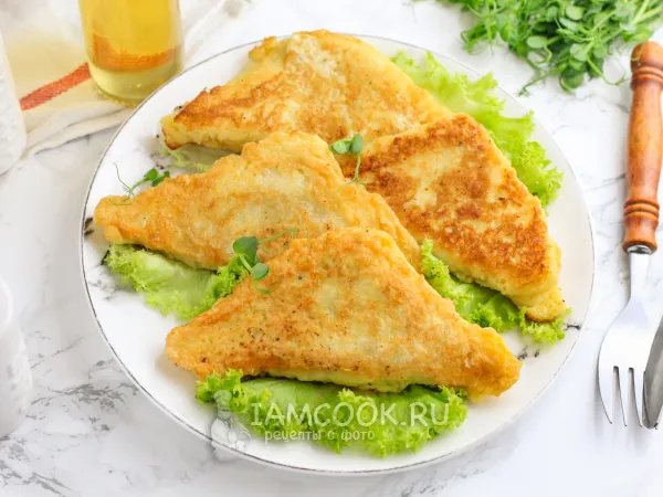 Фото готового блюда: Пирожки из тостового хлеба на сковороде