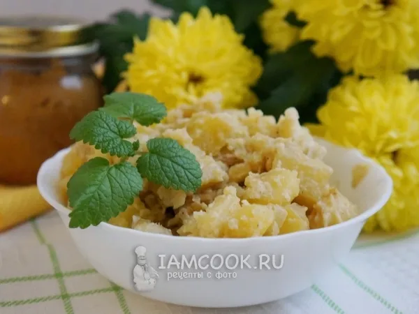 Фото готового блюда: Жареный картофель со сметаной и луком