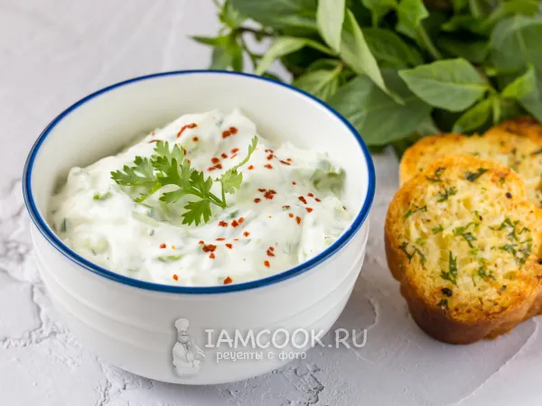 Фото блюда: Греческий соус из йогурта с огурцом и чесноком
