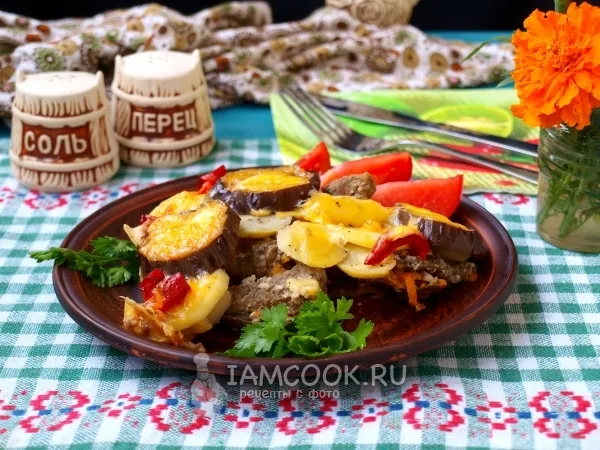 Фото блюда: Мясо с баклажанами и картошкой