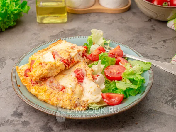 Фото готового блюда: Омлет с моцареллой и помидорами