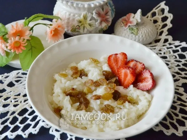 Фото готового блюда: Рисовая каша с изюмом