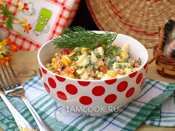 Фото готового блюда: Салат с кукурузой и яйцами