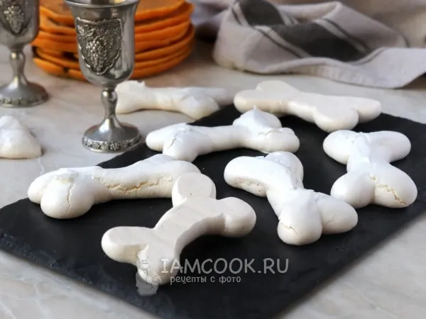 Фото блюда: Безе «Косточки» на Хэллоуин