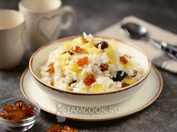 Фото блюда: Рисовая каша с изюмом и яблоками (на воде)