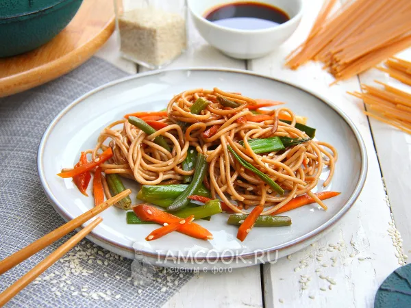 Фото блюда: Гречневая лапша с овощами и соусом терияки
