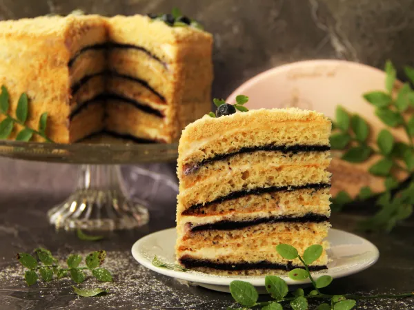 Фото блюда: Торт «Молочная девочка» с черникой