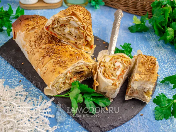 Фото готового блюда: Рулет из лаваша с капустой и яйцом