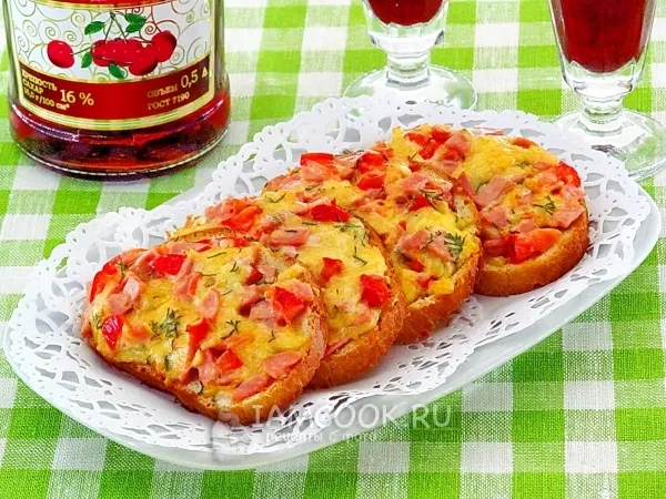 Фото блюда: Горячие бутерброды «Деревенский завтрак»