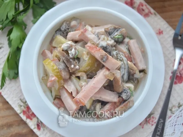 Фото блюда: Салат с жареными грибами и ветчиной