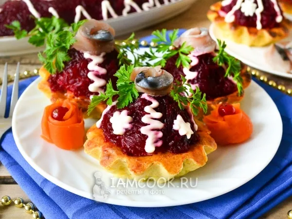 Фото блюда: Салат «Селедка под шубой» в тарталетках