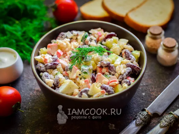 Фото готового блюда: Салат с фасолью, крабовыми палочками и рисом