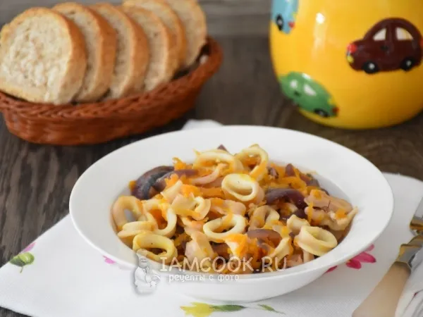 Фото блюда: Тушёные кальмары с морковью и луком