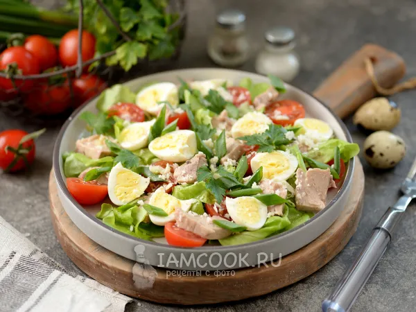 Фото блюда: Салат с печенью трески и помидорами