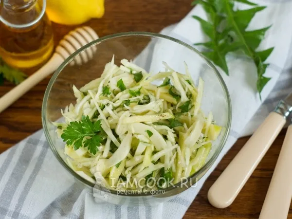 Фото блюда: Салат из одуванчиков, капусты и яблок