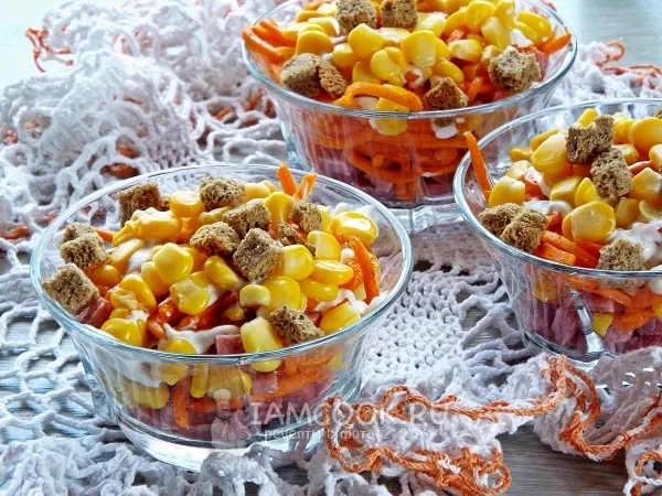 Фото блюда: Салат с корейской морковью и копченой колбасой