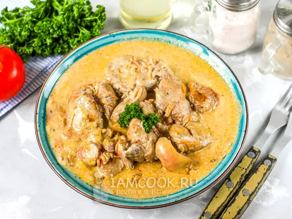 Фото готового блюда: Куриная печень в сметанном соусе