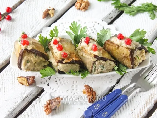 Фото блюда: Рулетики из баклажанов с грецкими орехами