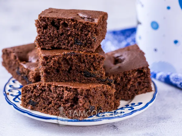 Фото блюда: Шоколадный пирог с черносливом