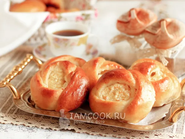 Фото блюда: Ватрушки с изюмом и творогом