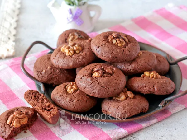 Фото готового блюда: Шоколадное печенье с имбирем, орехами и какао