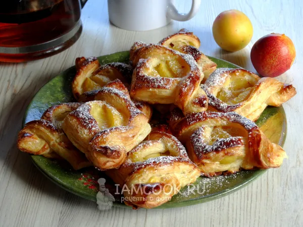 Фото готового блюда: Слойки с нектарином