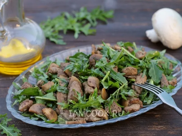 Фото блюда: Теплый салат с куриной печенью и рукколой