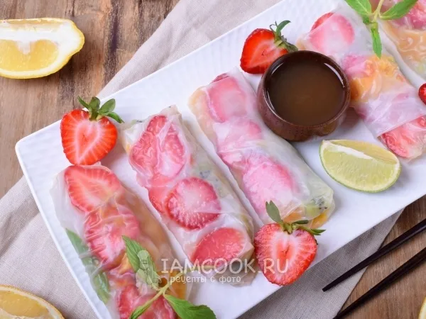 Фото блюда: Спринг-роллы с клубникой, киви и манго