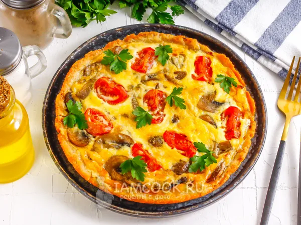 Фото готового блюда: Киш с грибами и помидорами