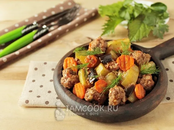 Фото блюда: Тушеный кабачок с фаршем в мультиварке