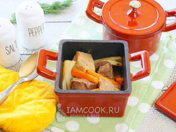 Фото готового блюда: Томленое мясо в горшочке в духовке