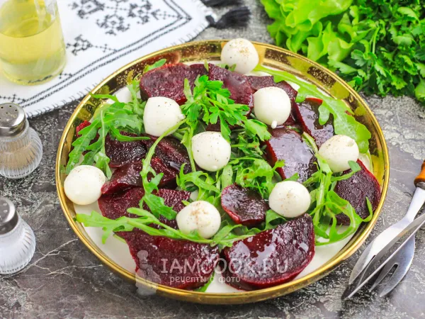 Фото блюда: Салат со свеклой, моцареллой и рукколой