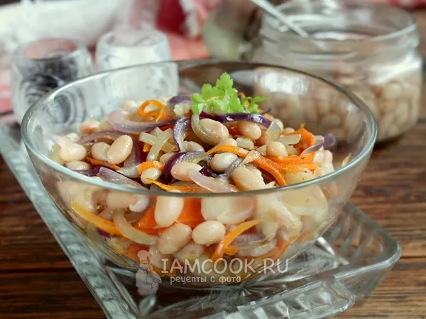 Фото блюда: Салат с консервированной фасолью, морковью и луком