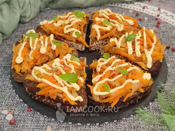 Фото блюда: Бутерброды с луком и морковью